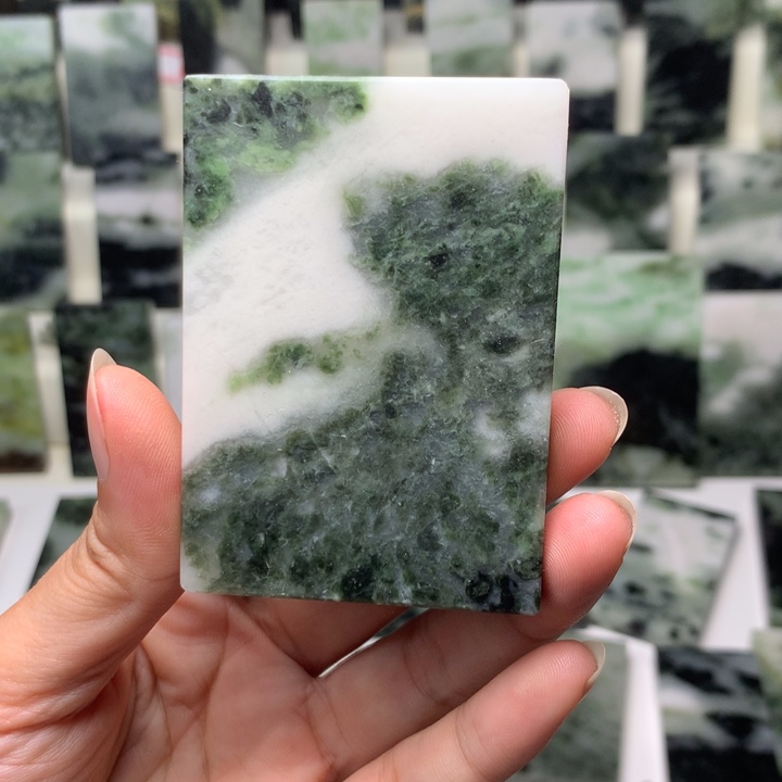 独山玉颈饰未镶嵌