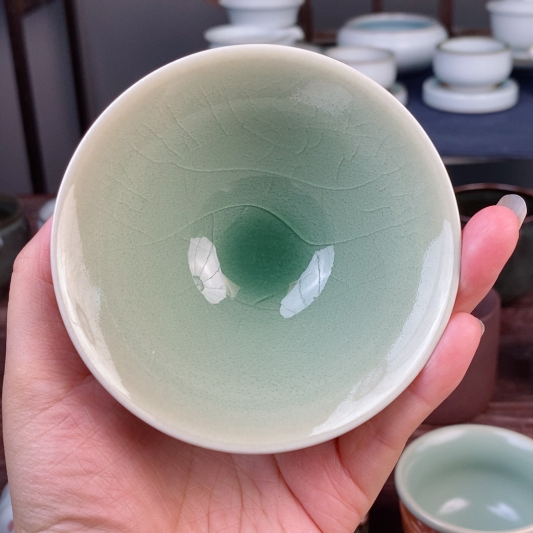 朱砂胎梅子青斗笠杯 开片 