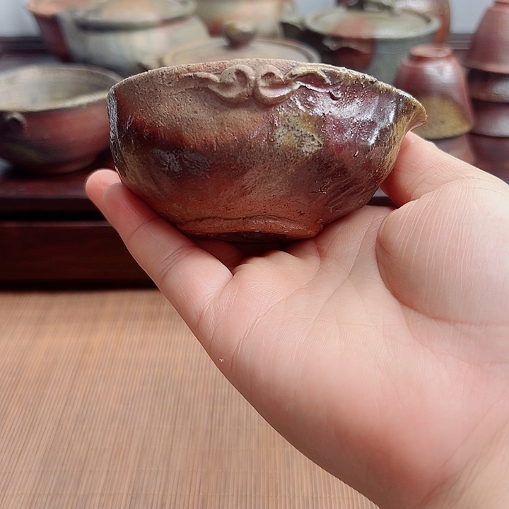 杯备前烧，森风来手捻公道杯，有缺，底部细小飞皮