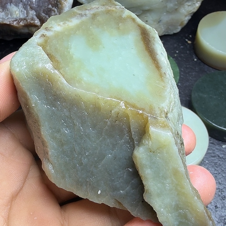 和田玉（糖玉）未镶嵌珠宝奇石