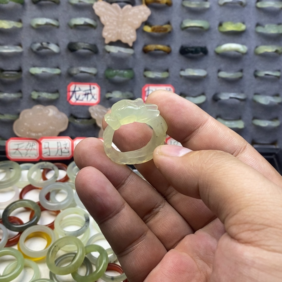蛇纹石玉戒指未镶嵌常*李