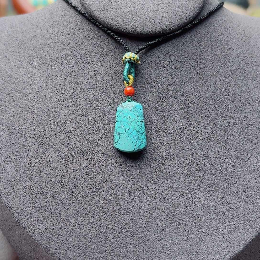 绿松石未镶嵌颈饰