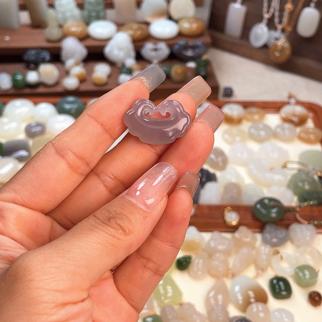 和田玉未镶嵌吊坠(赠链)