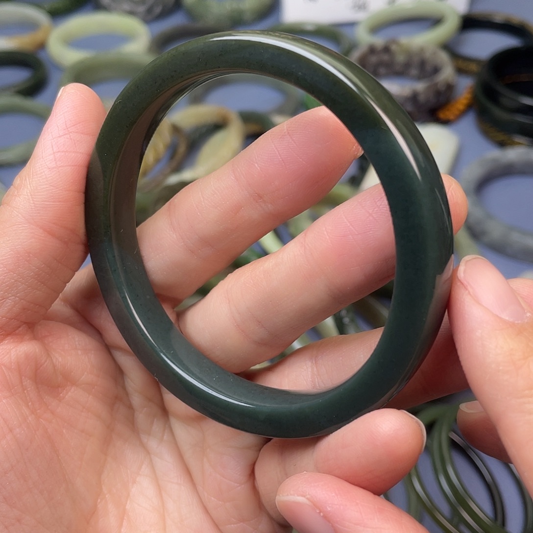 和田玉（糖玉）未镶嵌手镯64.8mm半山水