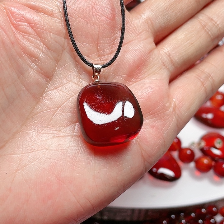 血珀颈饰未镶嵌傲****?