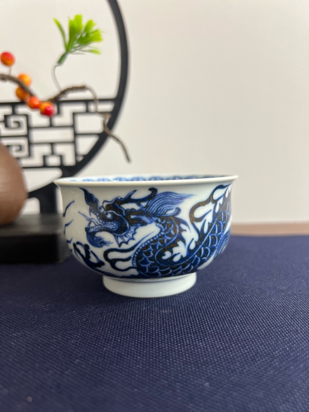 手绘青花云龙纹炉式主人杯