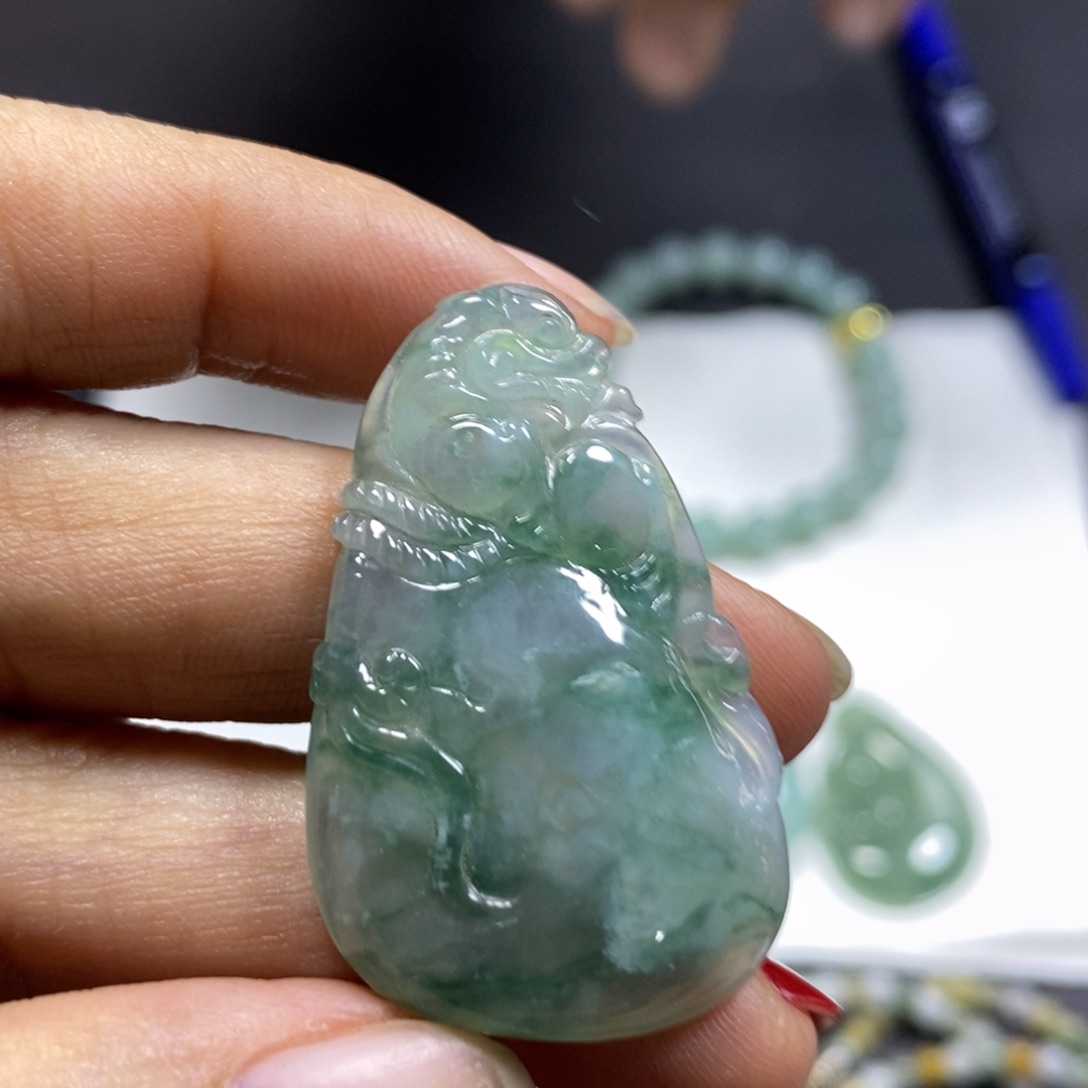 定制翡翠未镶嵌挂件