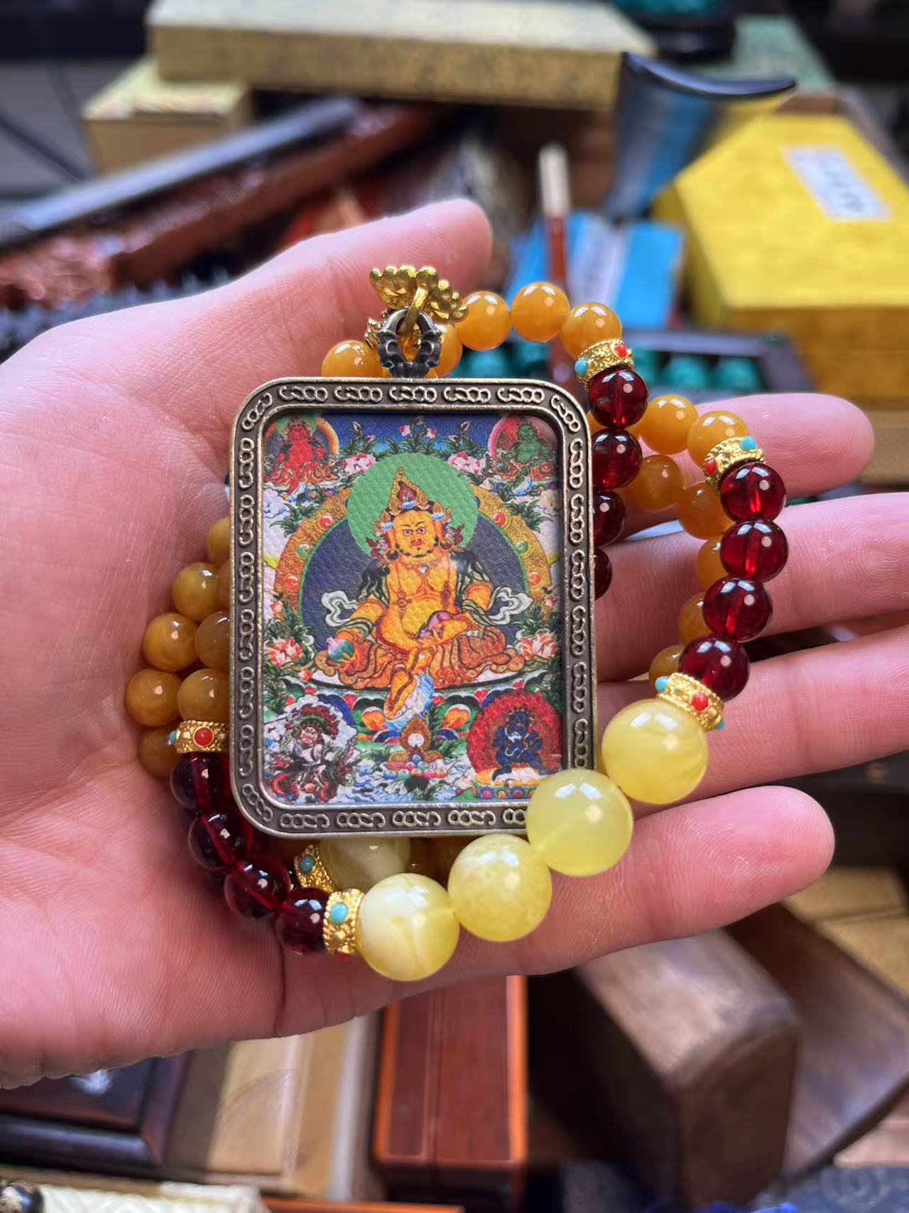 【闪购商品】天然原矿蜜蜡唐卡吊坠