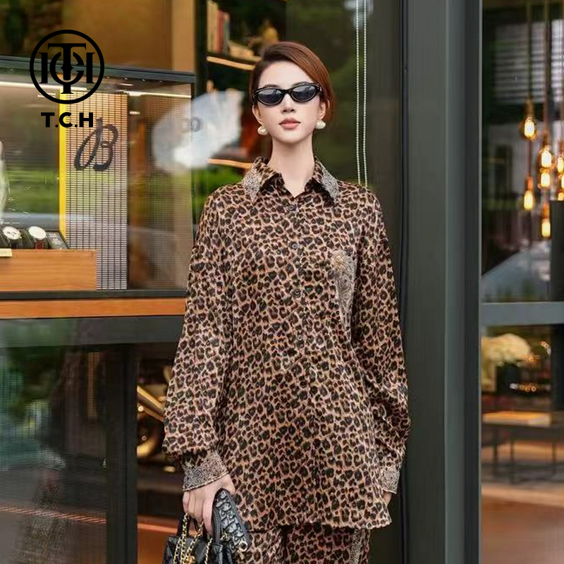 TCH私服秋款烫钻时尚休闲纯欲慵懒风女装豹纹衬衫女T75C13E5026