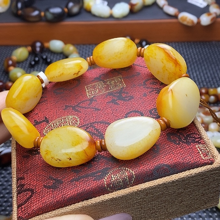 胡***糖和田玉未镶嵌手链