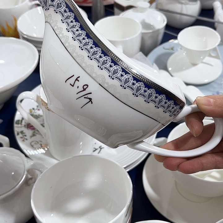 碗微瑕骨瓷汁斗一个兰