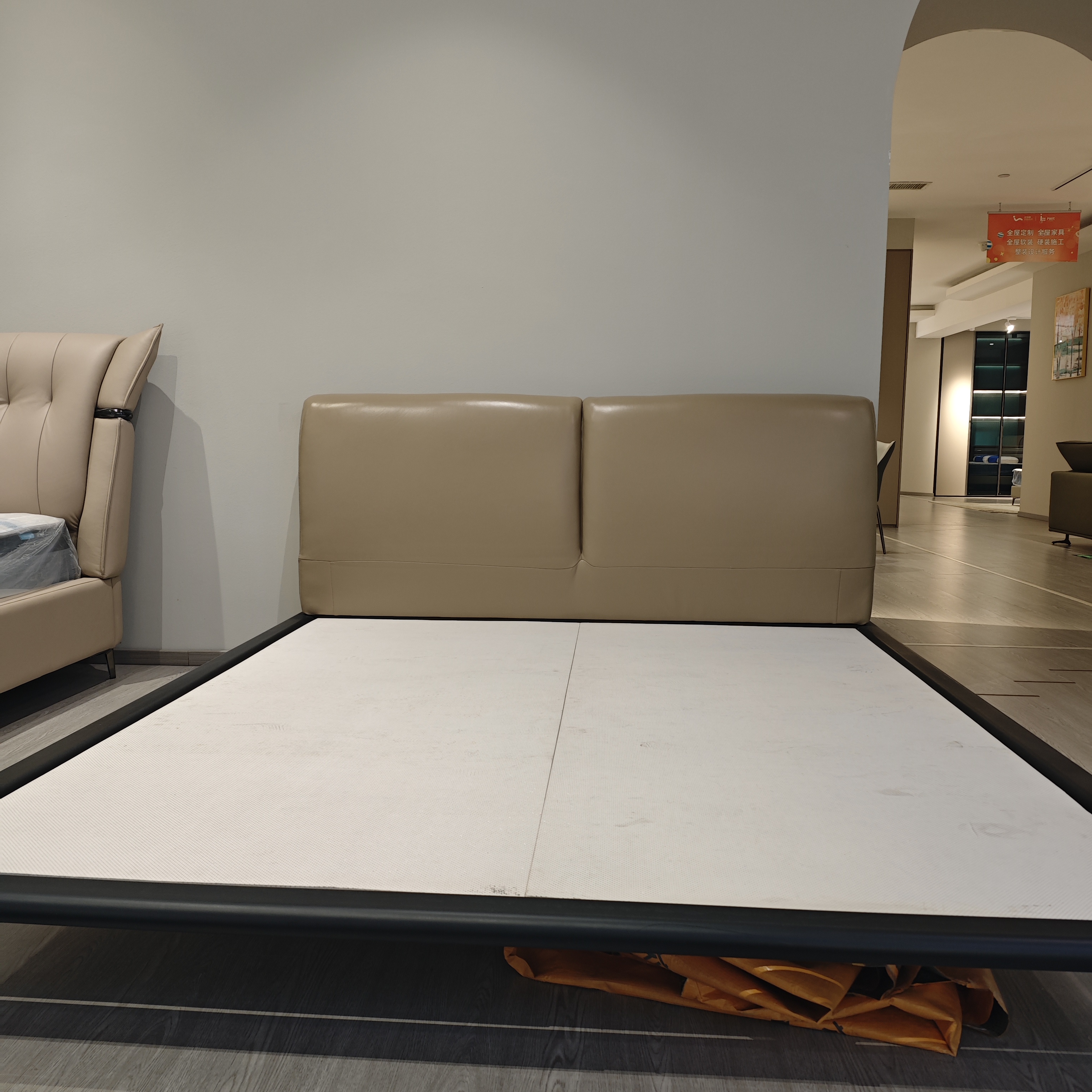 现代简约型现代皮床