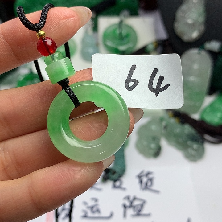 翡翠未镶嵌颈饰源头