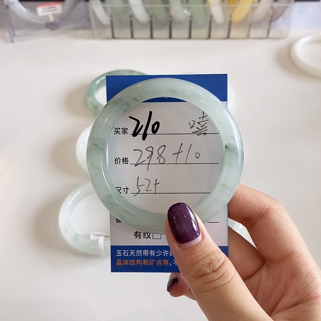 嘻***嘻石英质玉手镯未镶嵌