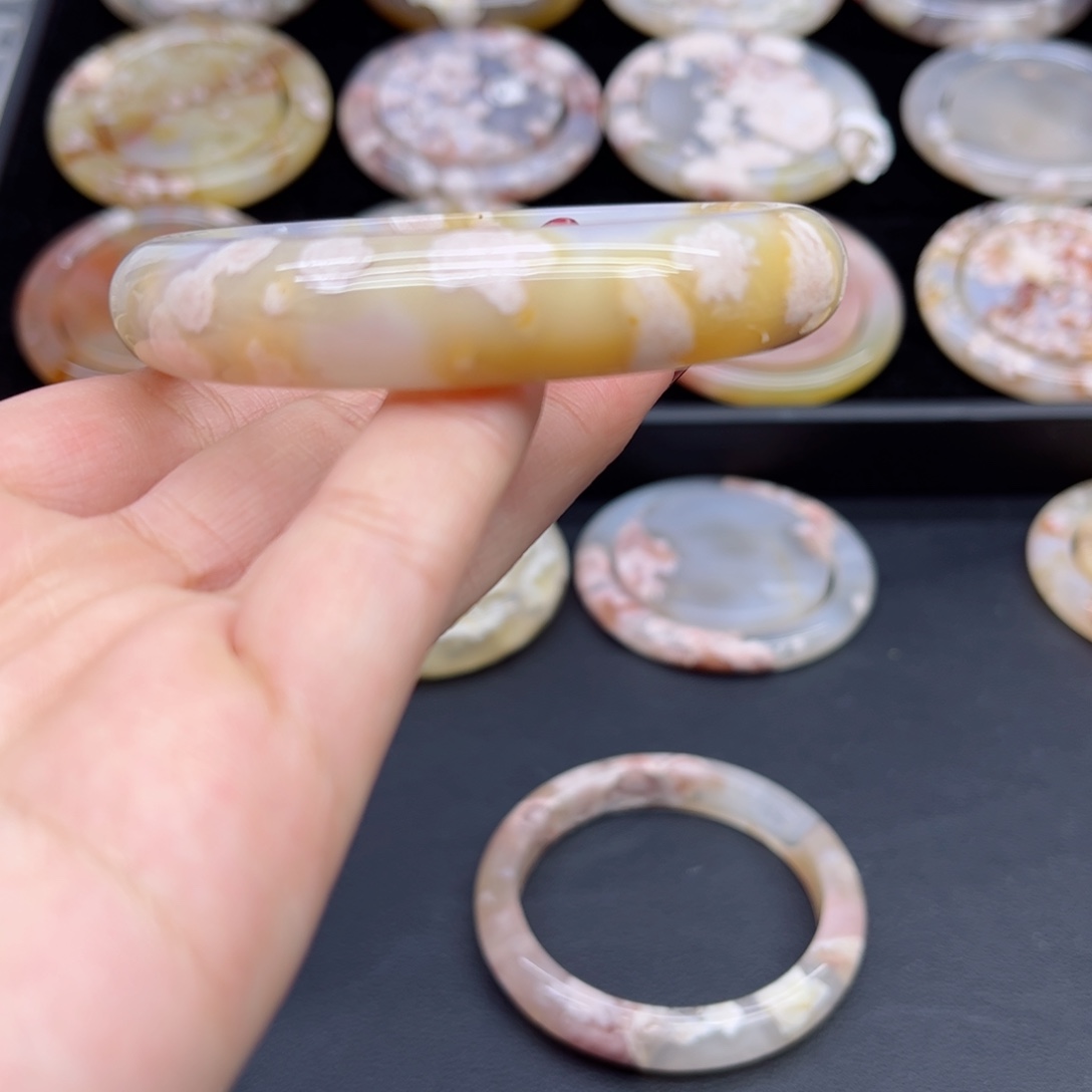 玛瑙/玉髓手镯未镶嵌61