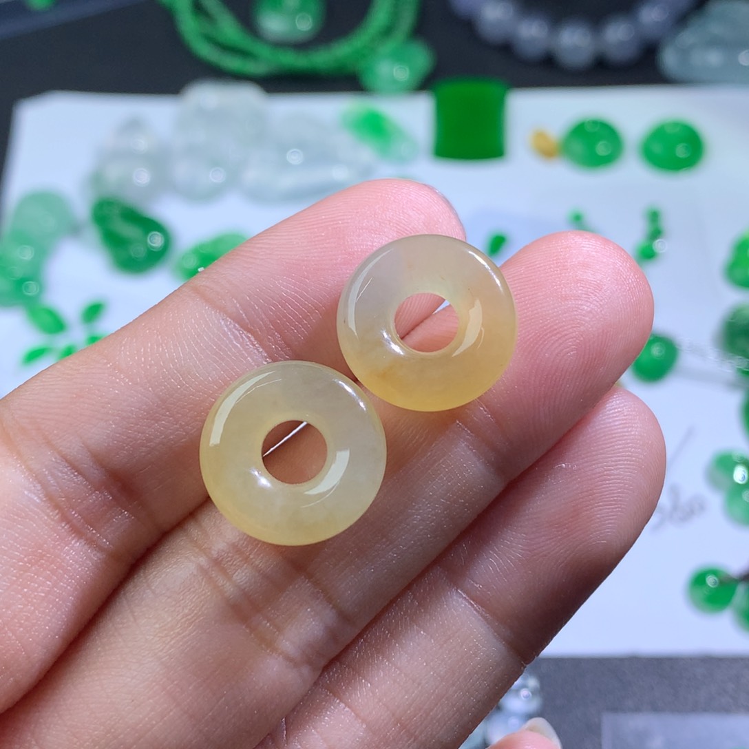 翡翠颈饰未镶嵌一对