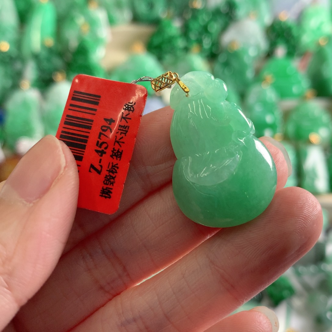翡翠吊坠(不含链)18K金镶嵌