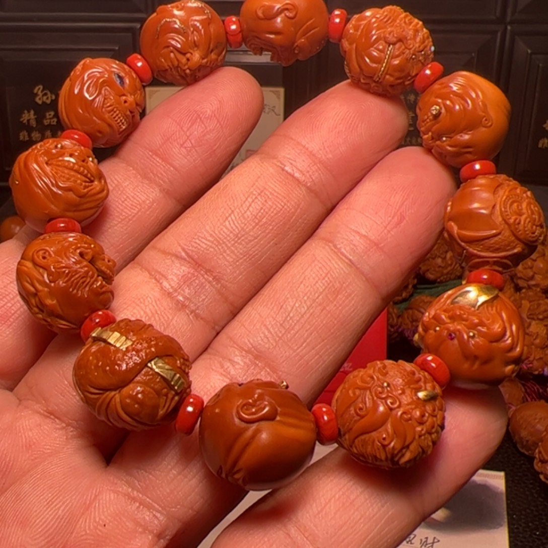 日***辉橄榄核手串强行招财