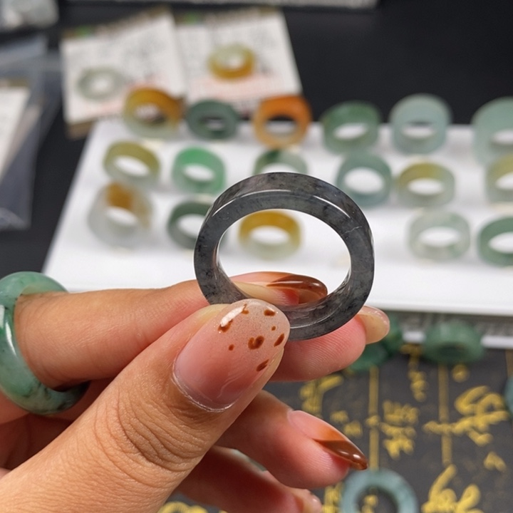 央***玛翡翠未镶嵌戒指010