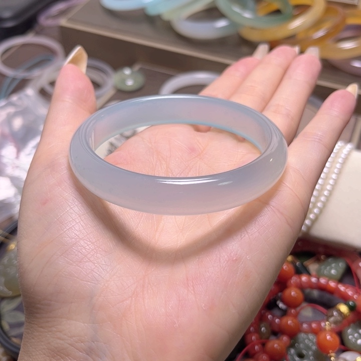 雪***圆玛瑙/玉髓未镶嵌手镯