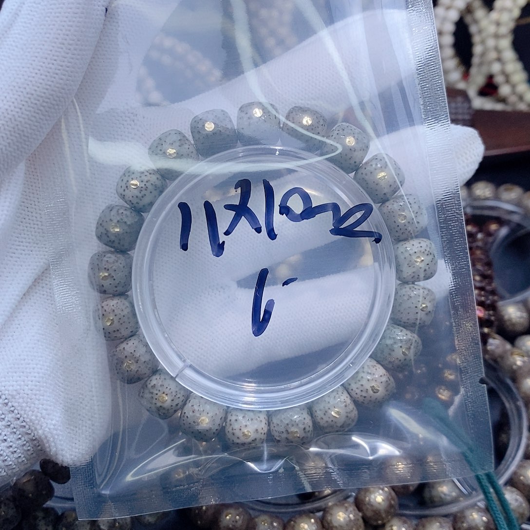 手串星月菩提老**傅星月