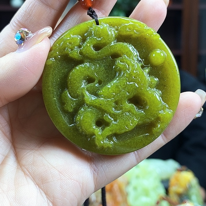 蛇纹石玉吊坠未镶嵌