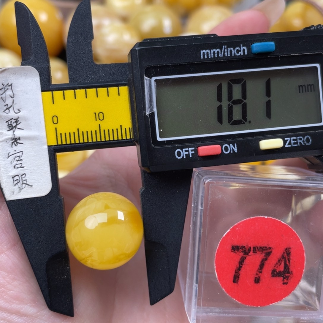 蜜蜡未镶嵌珠宝奇石
