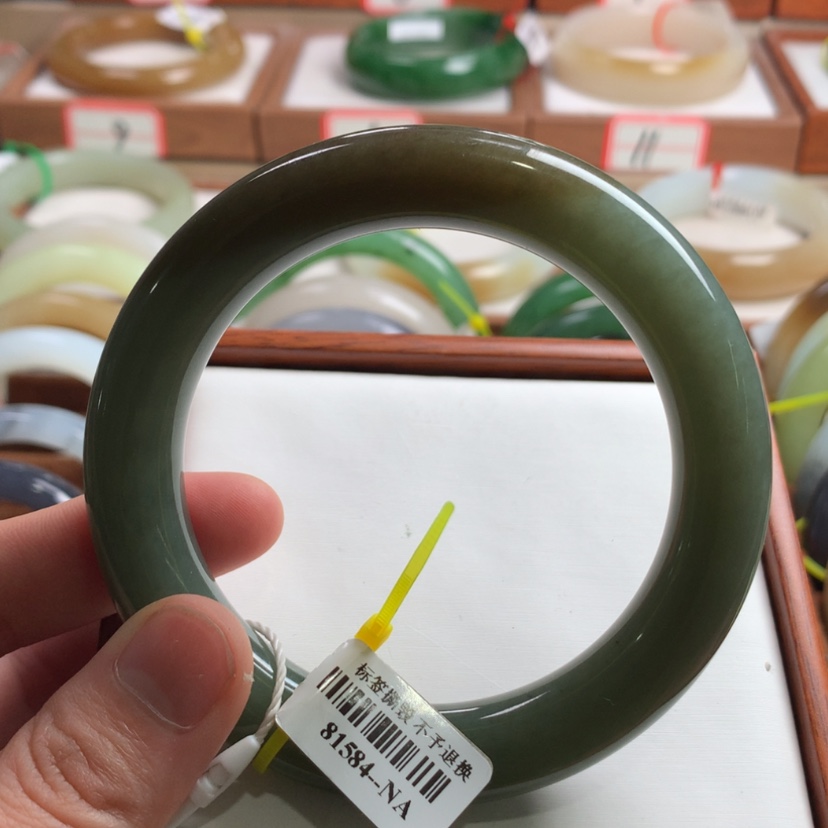 【闪购商品】和田玉手镯未镶嵌61.3