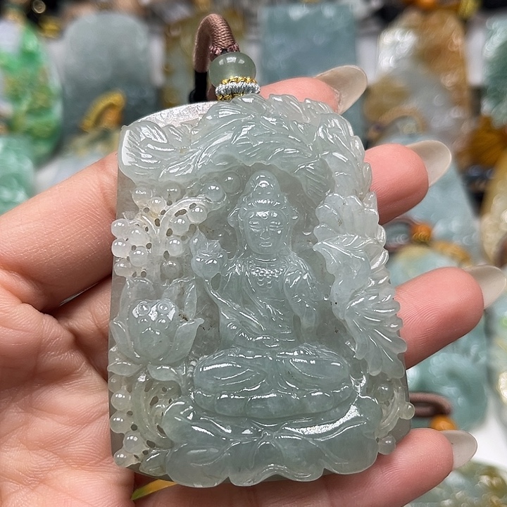 翡翠未镶嵌颈饰大势至