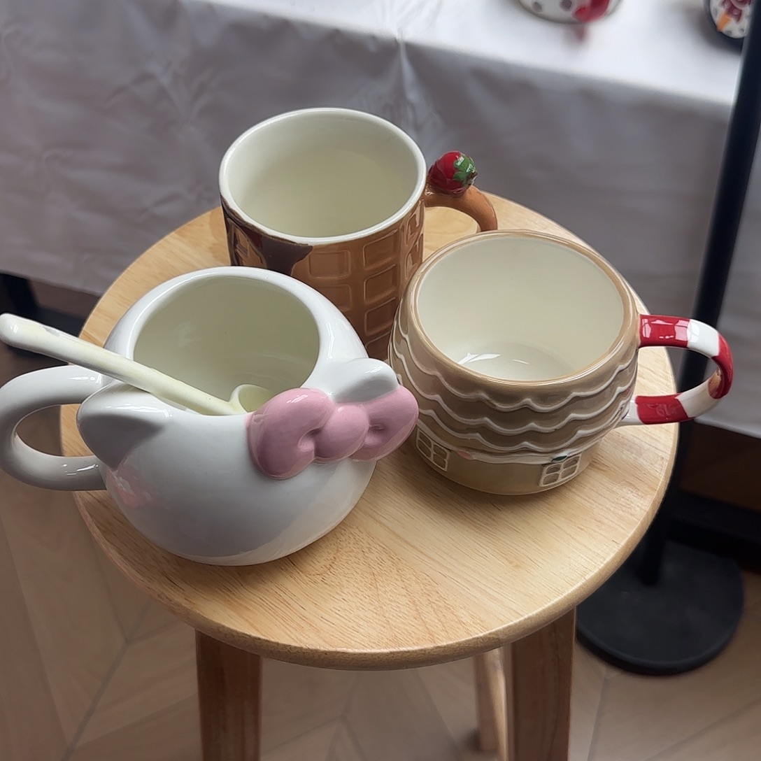 ****.jkt杯子+草莓杯子+姜饼人屋杯子