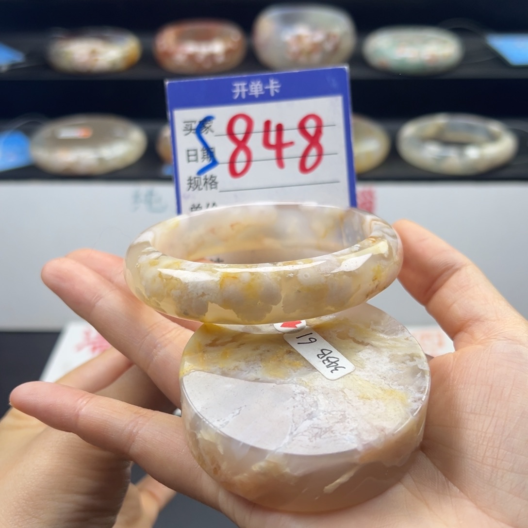 石英质玉手镯未镶嵌