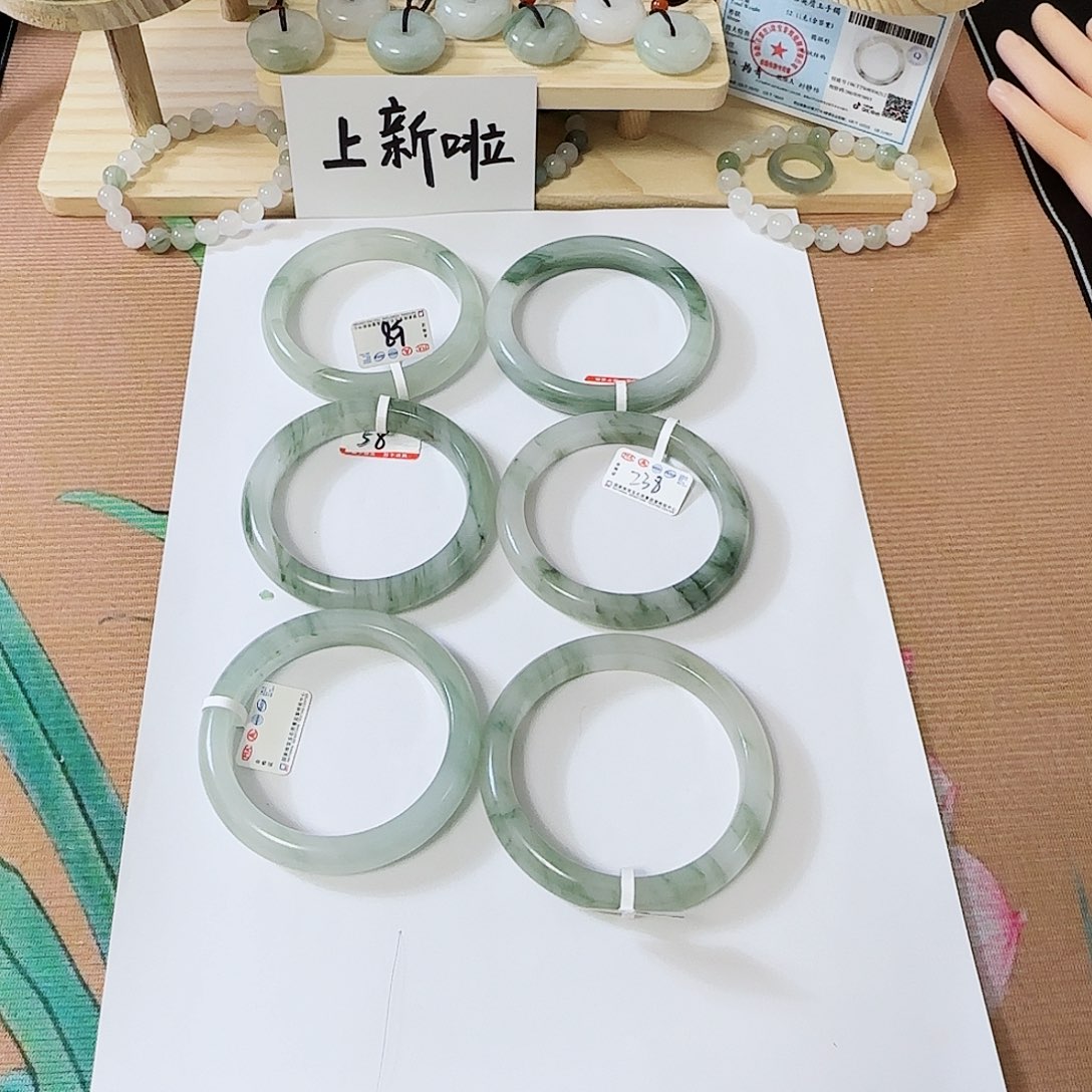 未镶嵌手镯石英质玉（金丝玉）