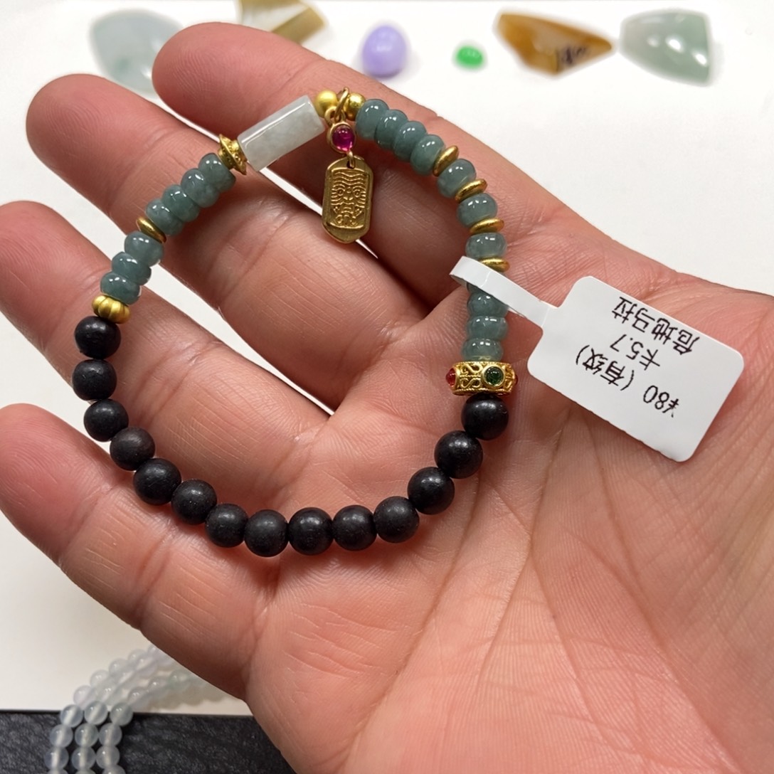 翡翠颈饰未镶嵌翡翠