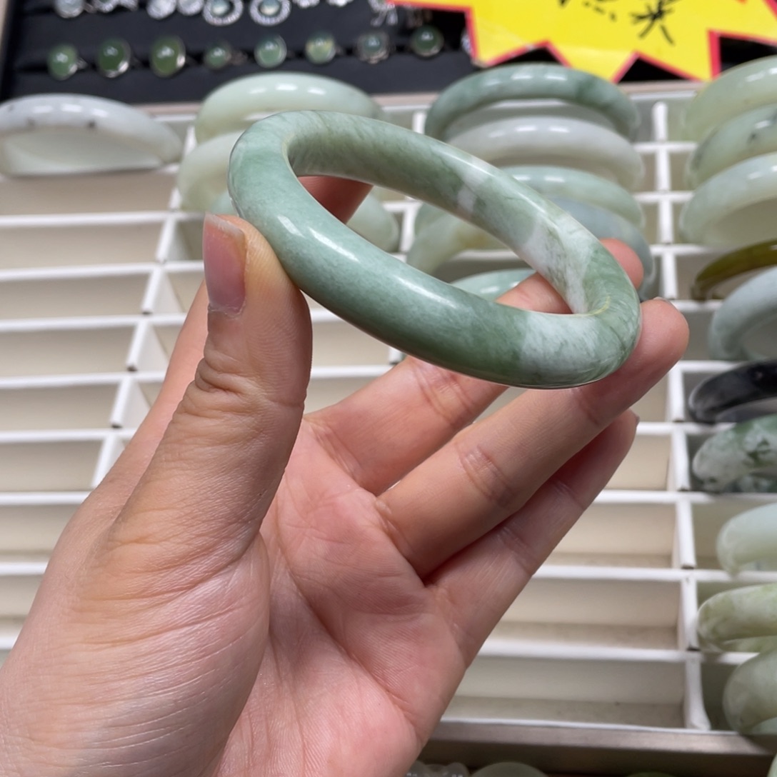 蛇纹石玉手镯未镶嵌60口径