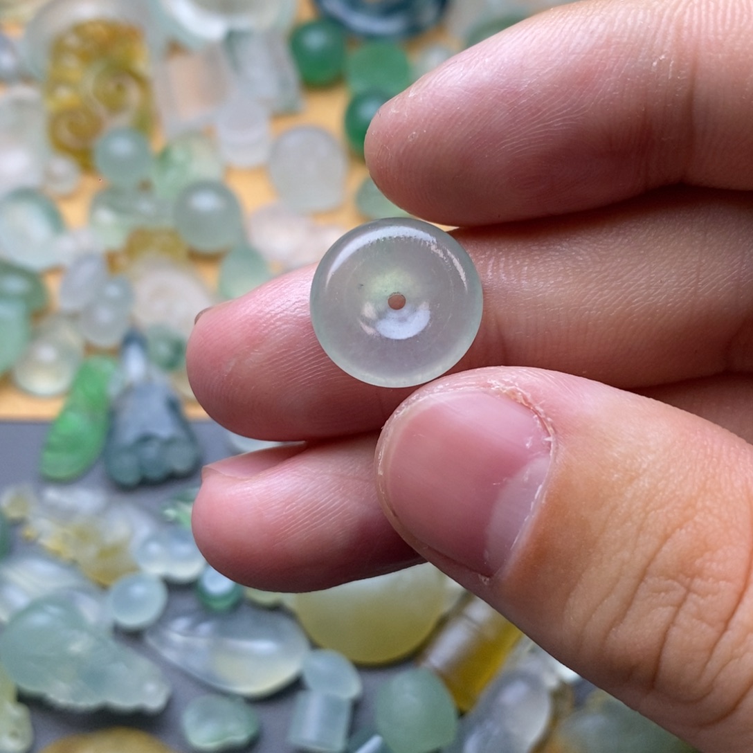 定制翡翠未镶嵌挂件