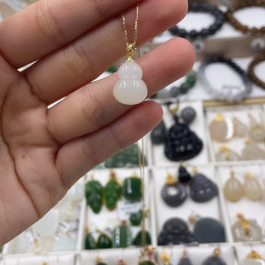 和田玉18K金镶嵌吊坠(赠链)