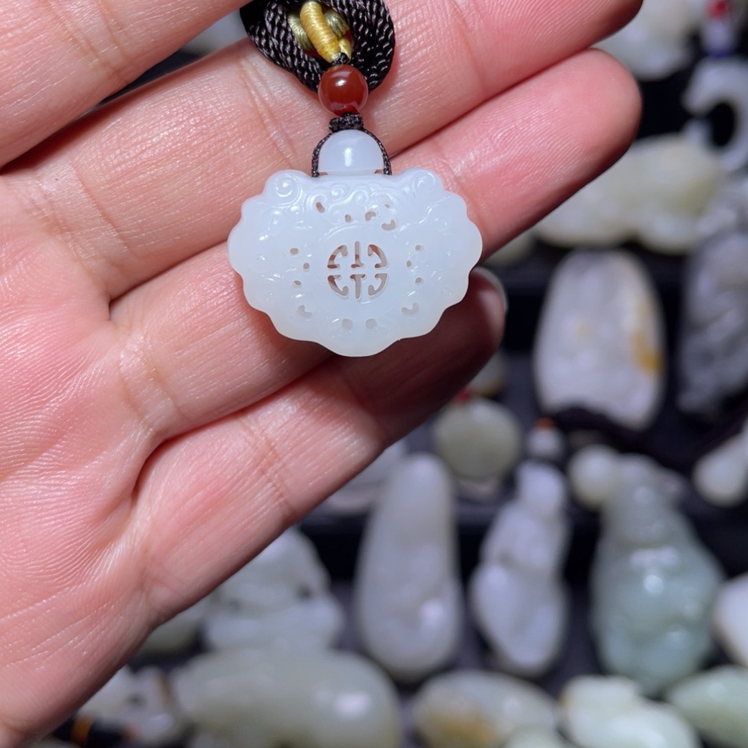 和田玉颈饰未镶嵌