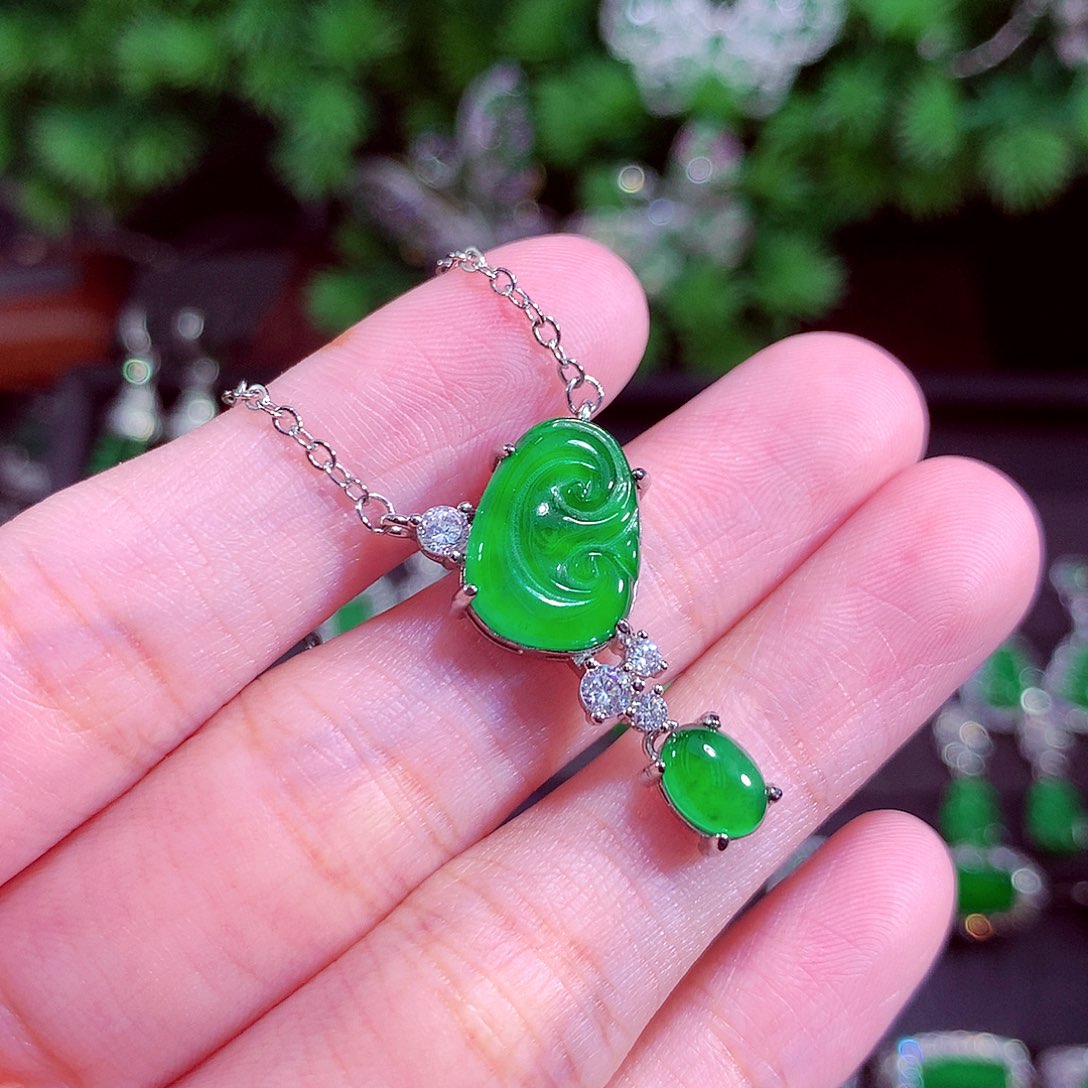 颈饰未镶嵌翡翠天然