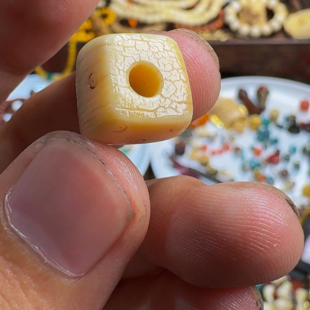 琉璃颈饰藏传琉璃小元素