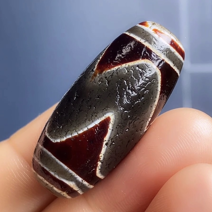 老料金沁高油润虎牙天珠天然玛瑙真品民族风31.3x13.9