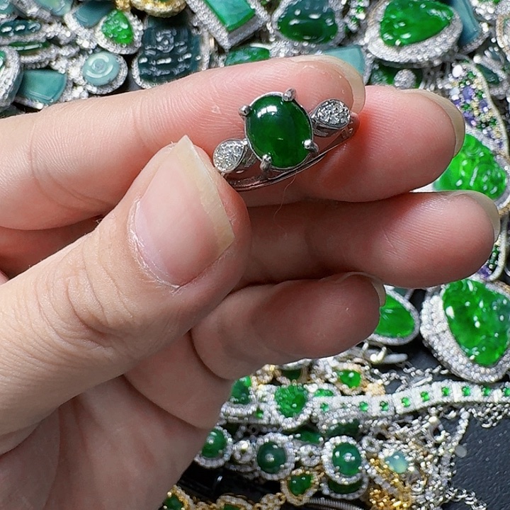 翡翠颈饰未镶嵌天然A货翡翠放漏