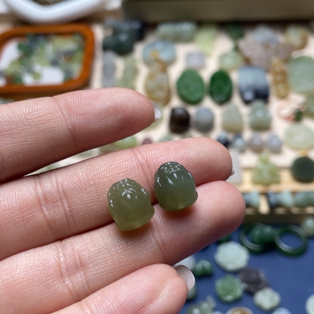 和田玉未镶嵌颈饰一个