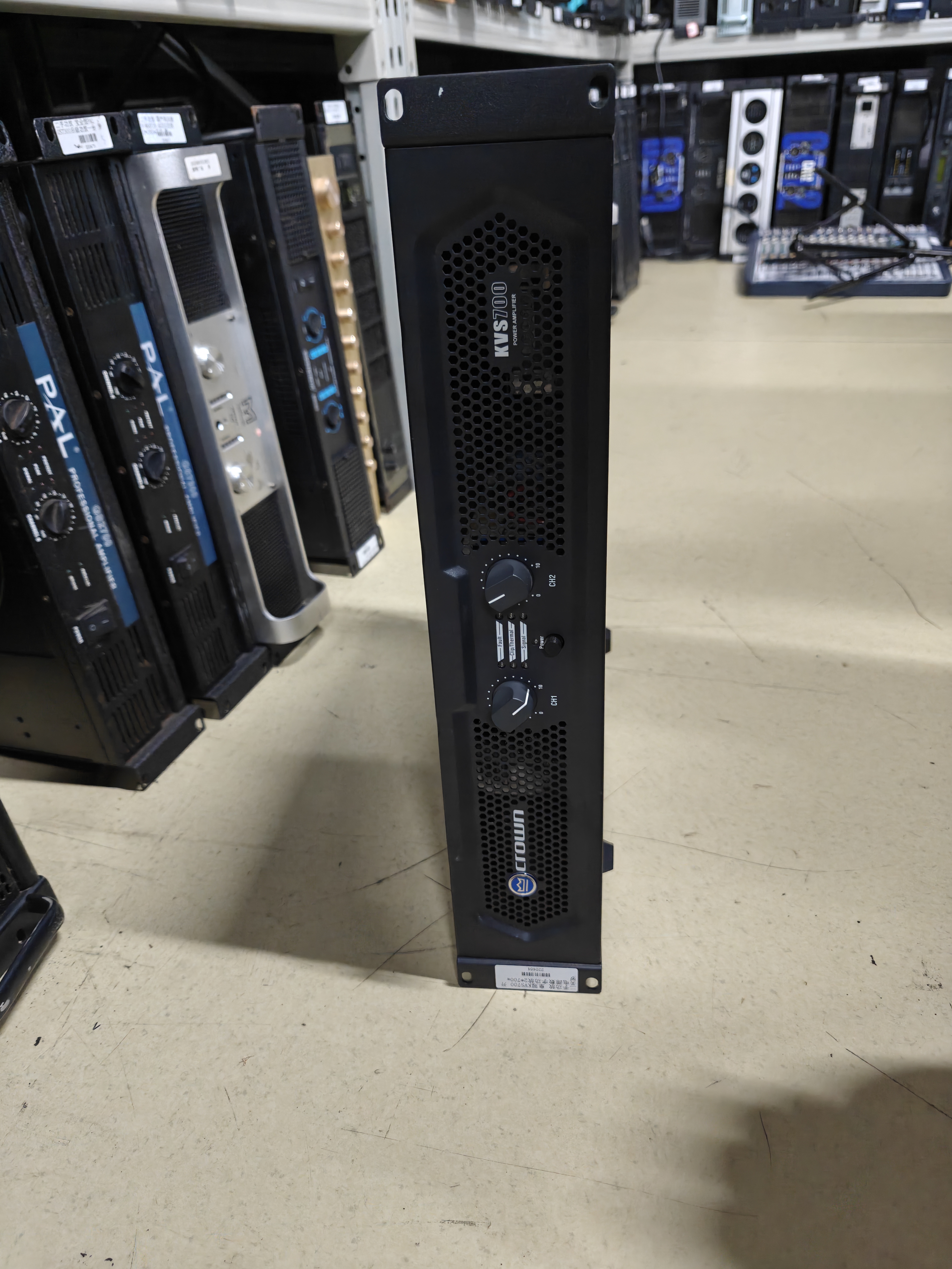 不包邮，皇冠功放一台，700w*2