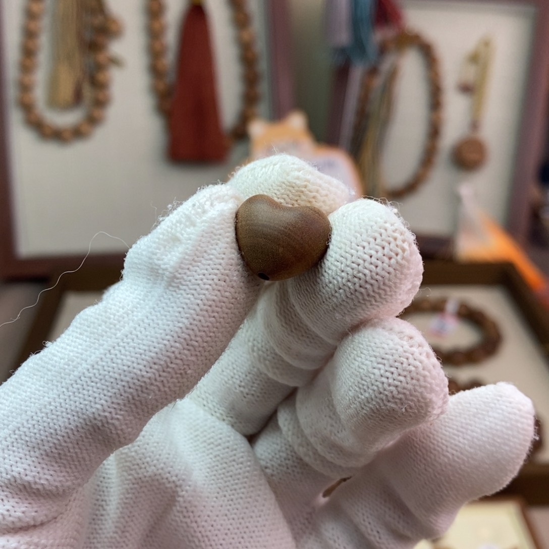 檀香木手串/手链印度迈索尔老山檀瑕疵爱心13*14