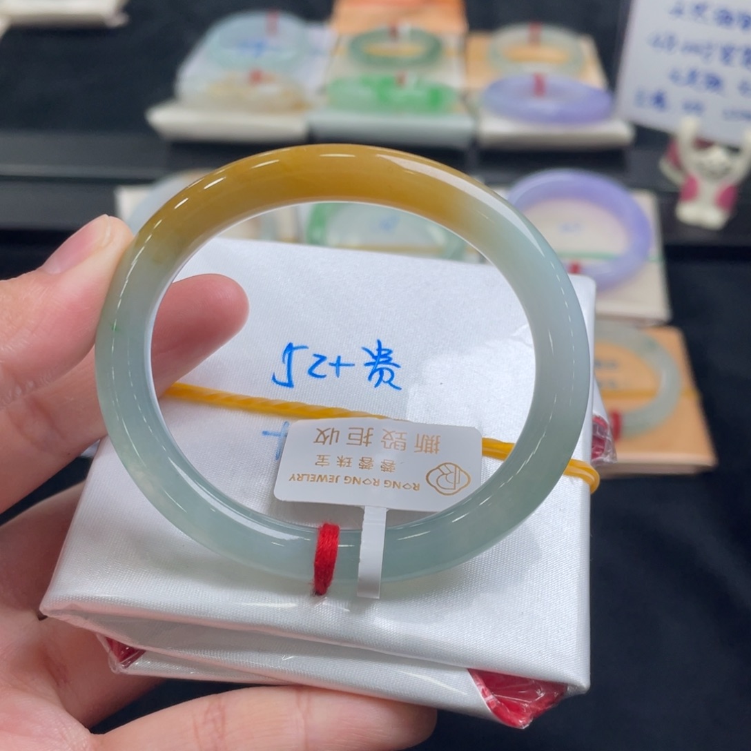 翡翠手镯未镶嵌翡翠手镯