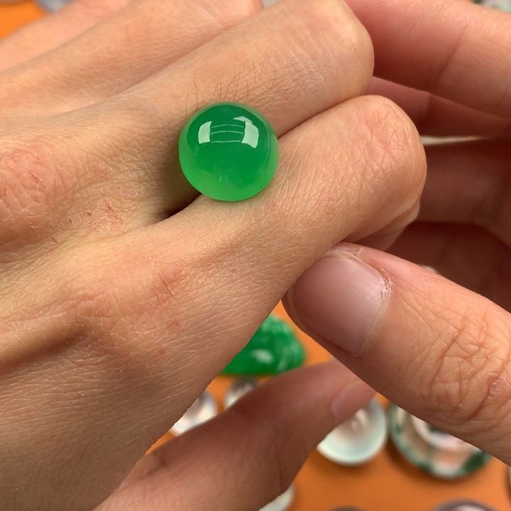 翡翠挂件未镶嵌….