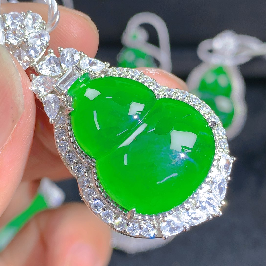 翡翠颈饰银S925镶嵌吊坠