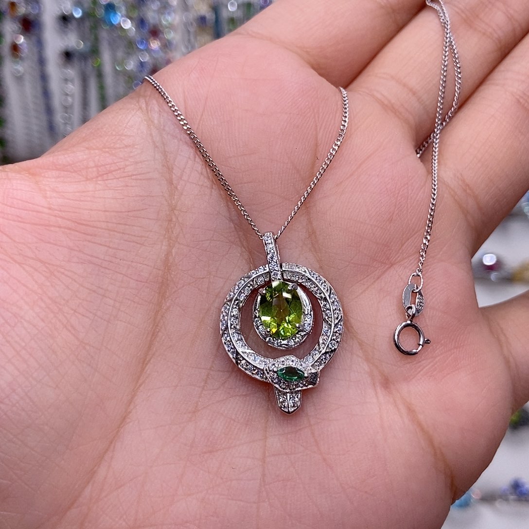 橄榄石颈饰银S925镶嵌