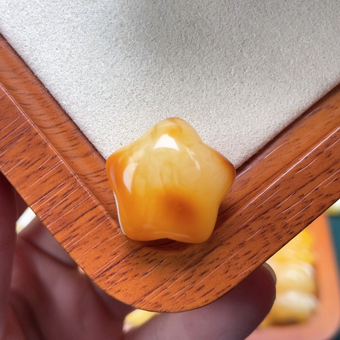 琥珀裸石未镶嵌蜜蜡