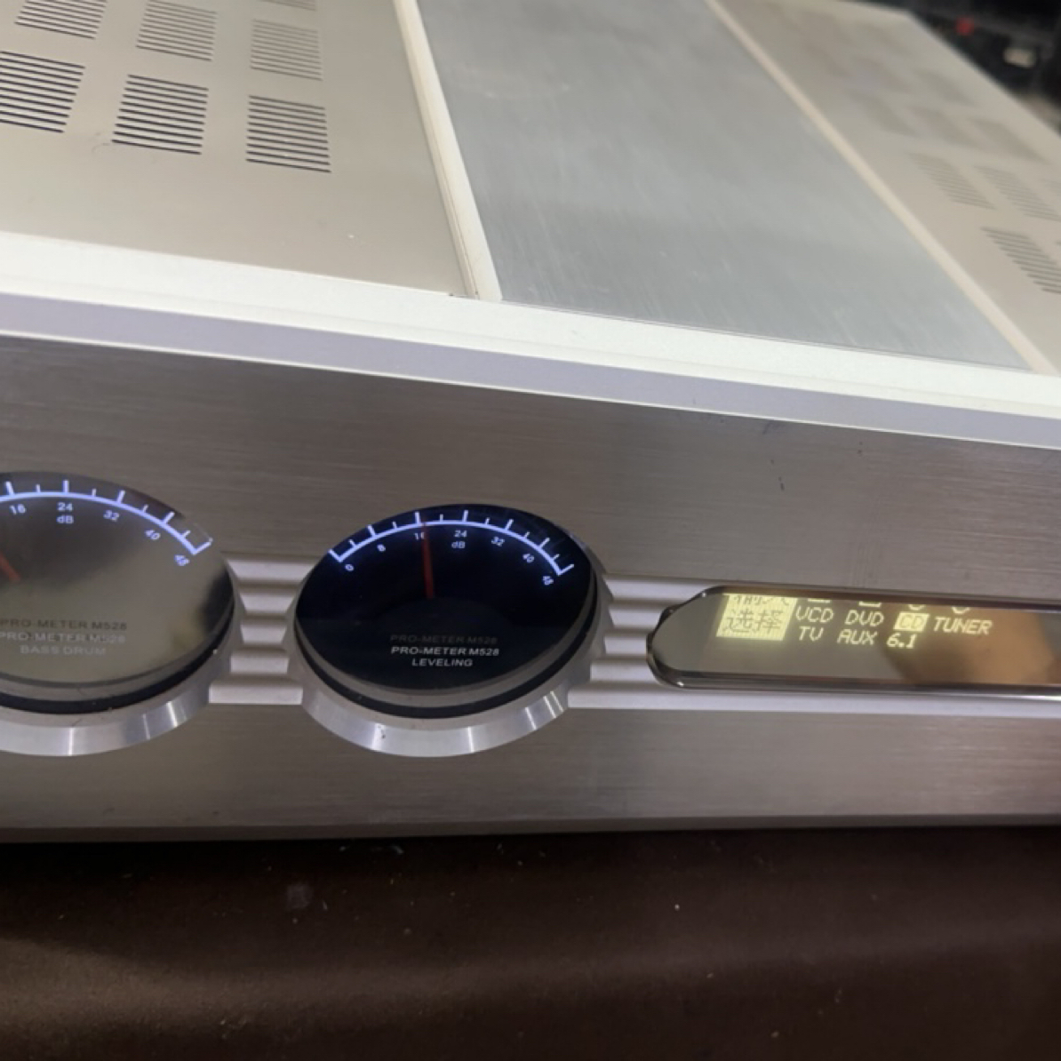 8新  vifa h3000功放机